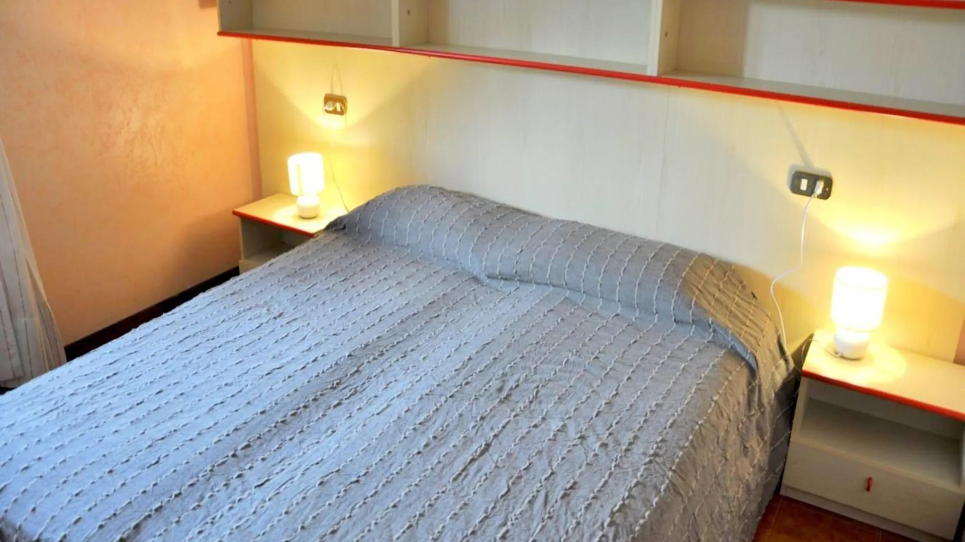 Enticing Holiday Home In Lazise With Swimming Pool 0*,