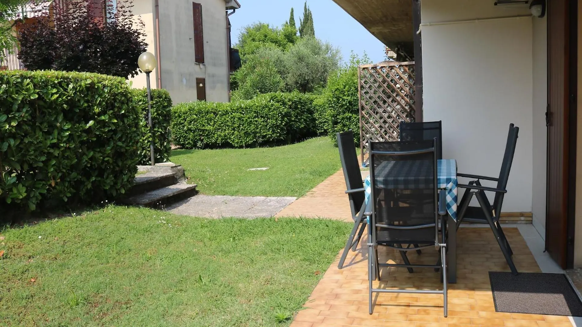 Enticing Holiday Home In Lazise With Swimming Pool 0*,