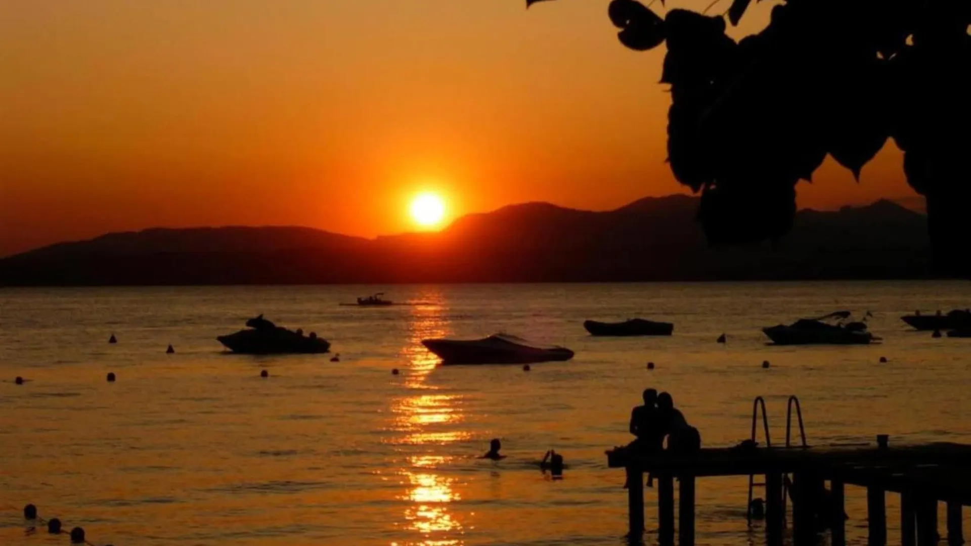 Enticing Holiday Home In Lazise With Swimming Pool איטליה