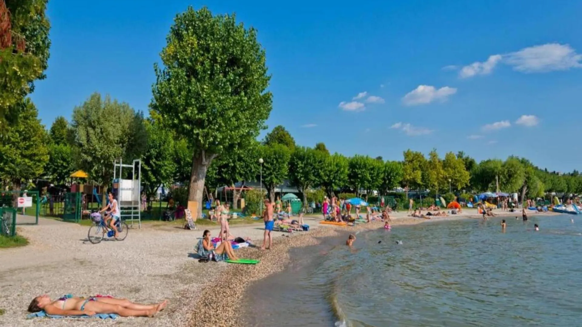 Enticing Holiday Home In Lazise With Swimming Pool