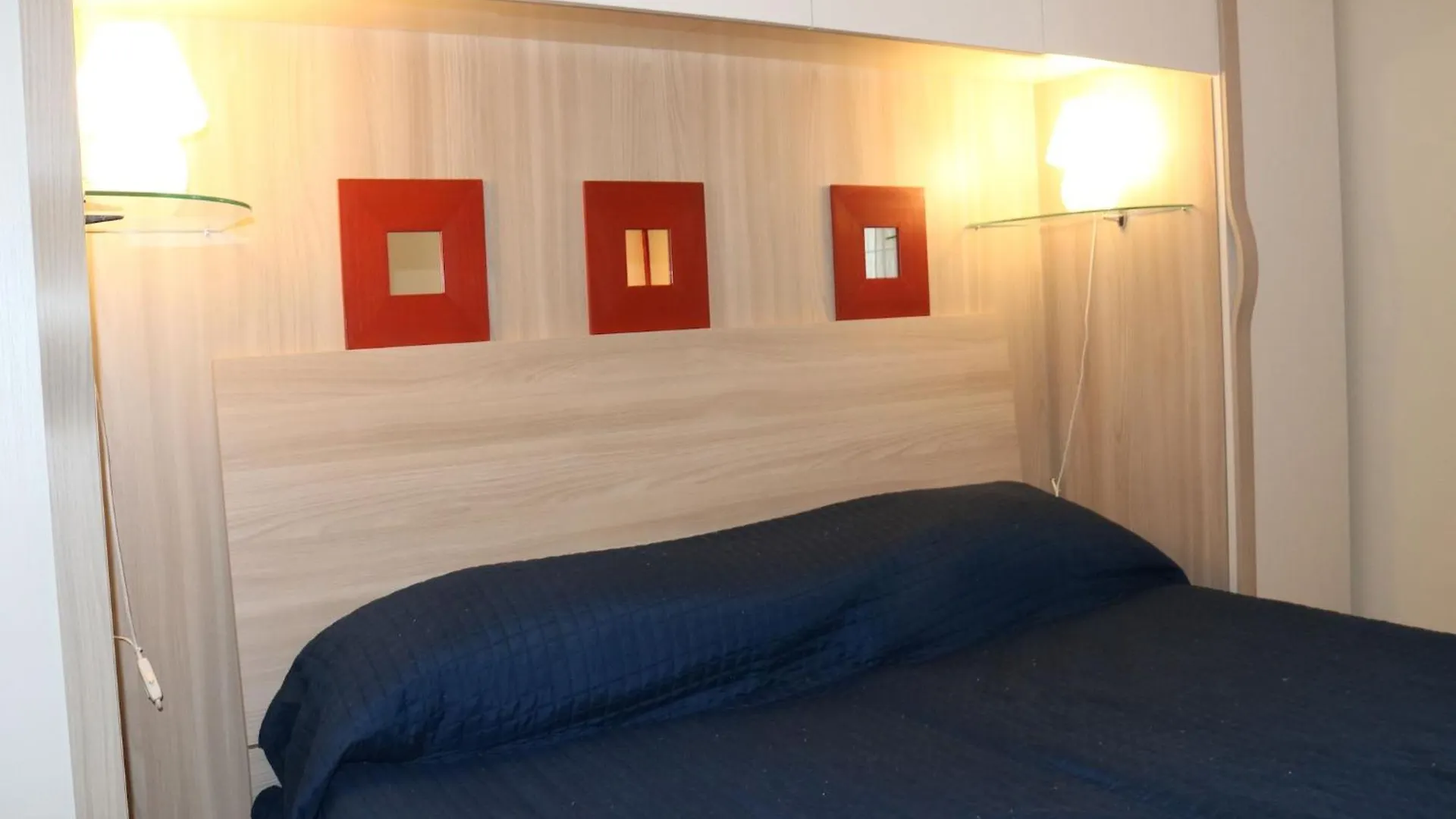 Enticing Holiday Home In Lazise With Swimming Pool Italy