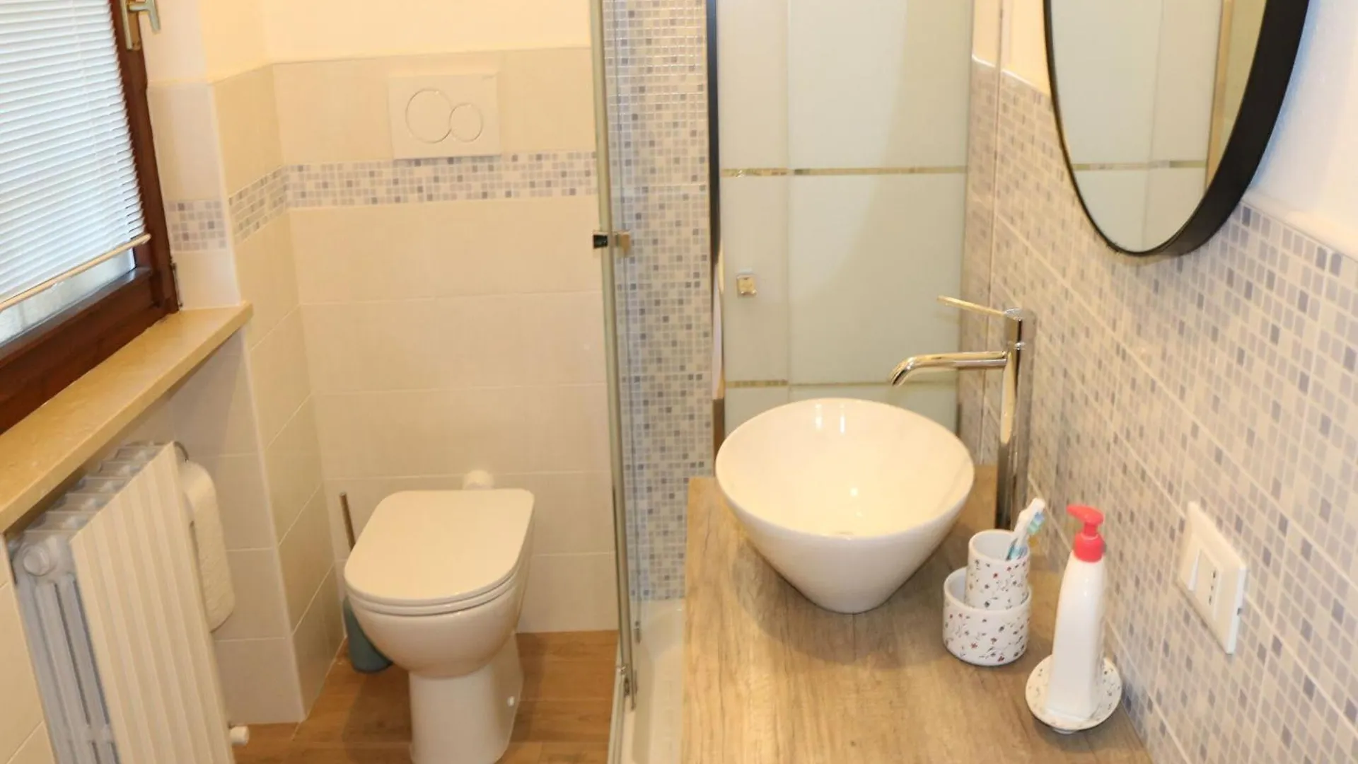 Enticing Holiday Home In Lazise With Swimming Pool Italy