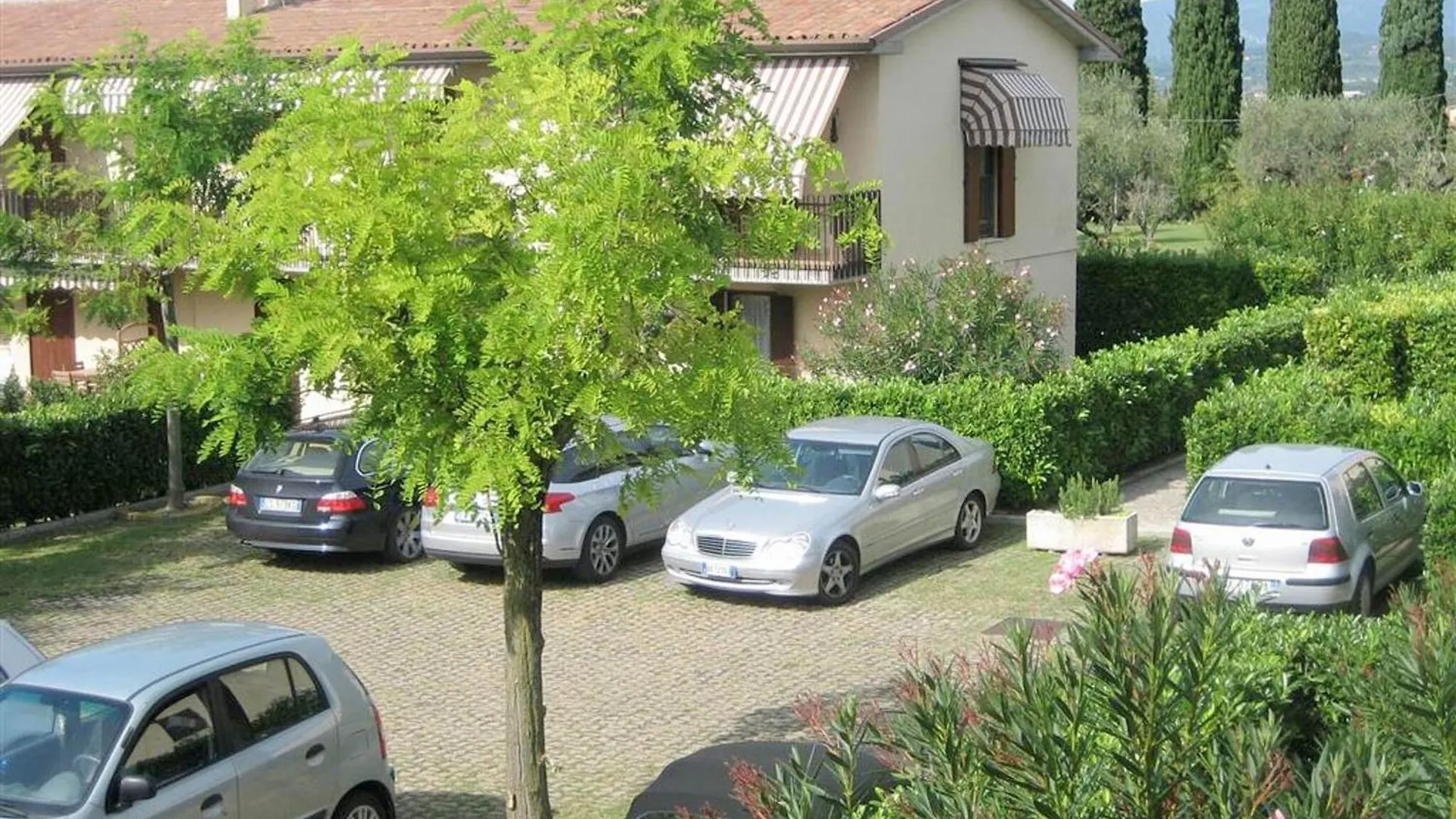 Enticing Holiday Home In Lazise With Swimming Pool