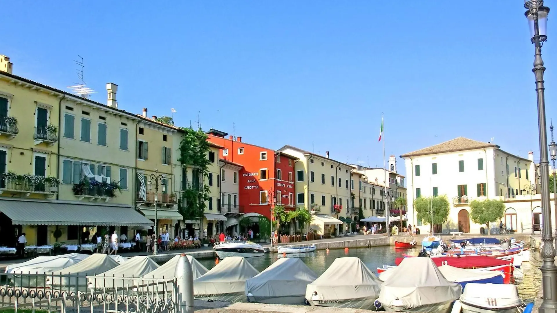 Enticing Holiday Home In Lazise With Swimming Pool