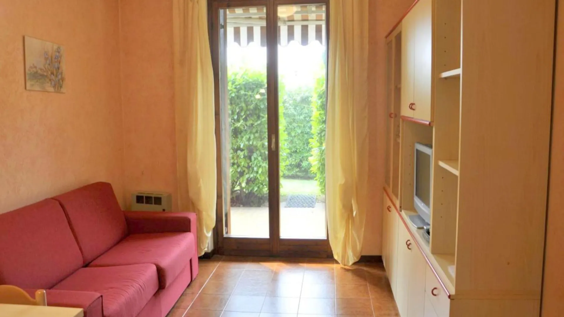 Enticing Holiday Home In Lazise With Swimming Pool Italy
