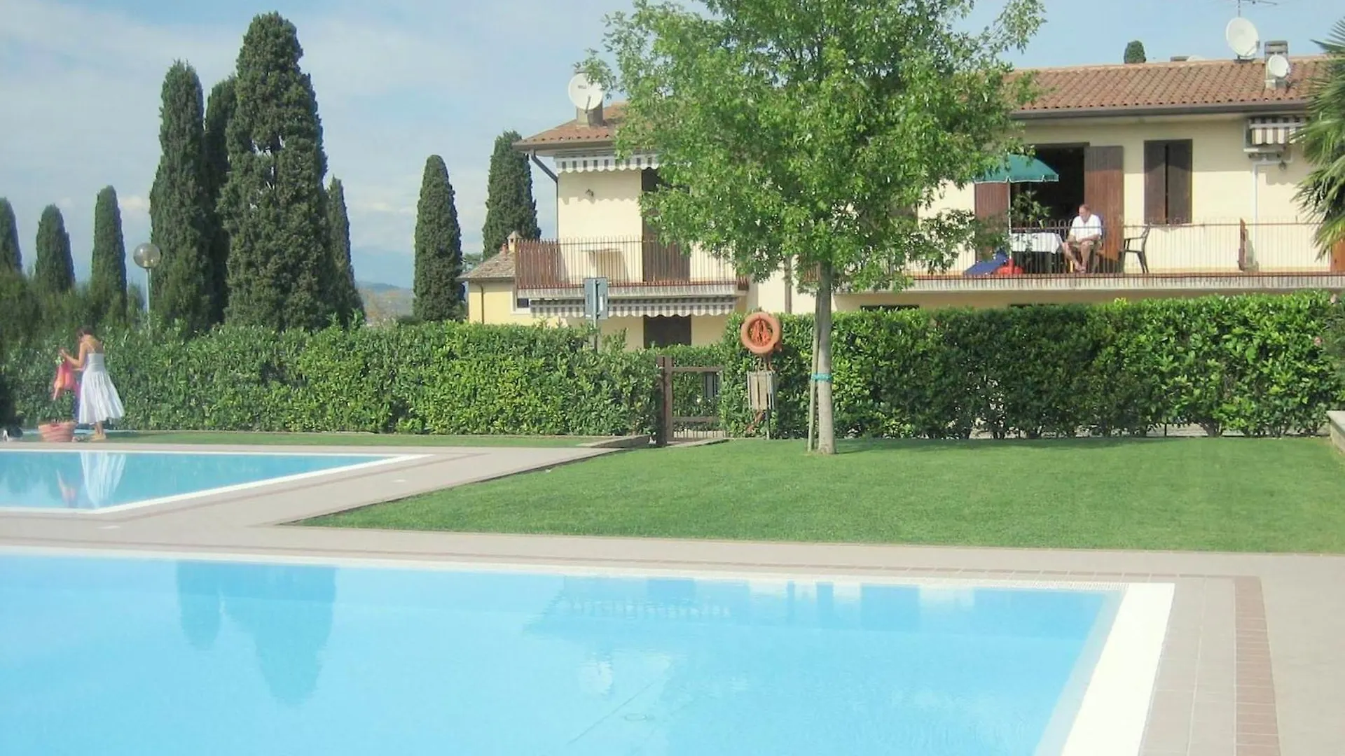 Enticing Holiday Home In Lazise With Swimming Pool Italy