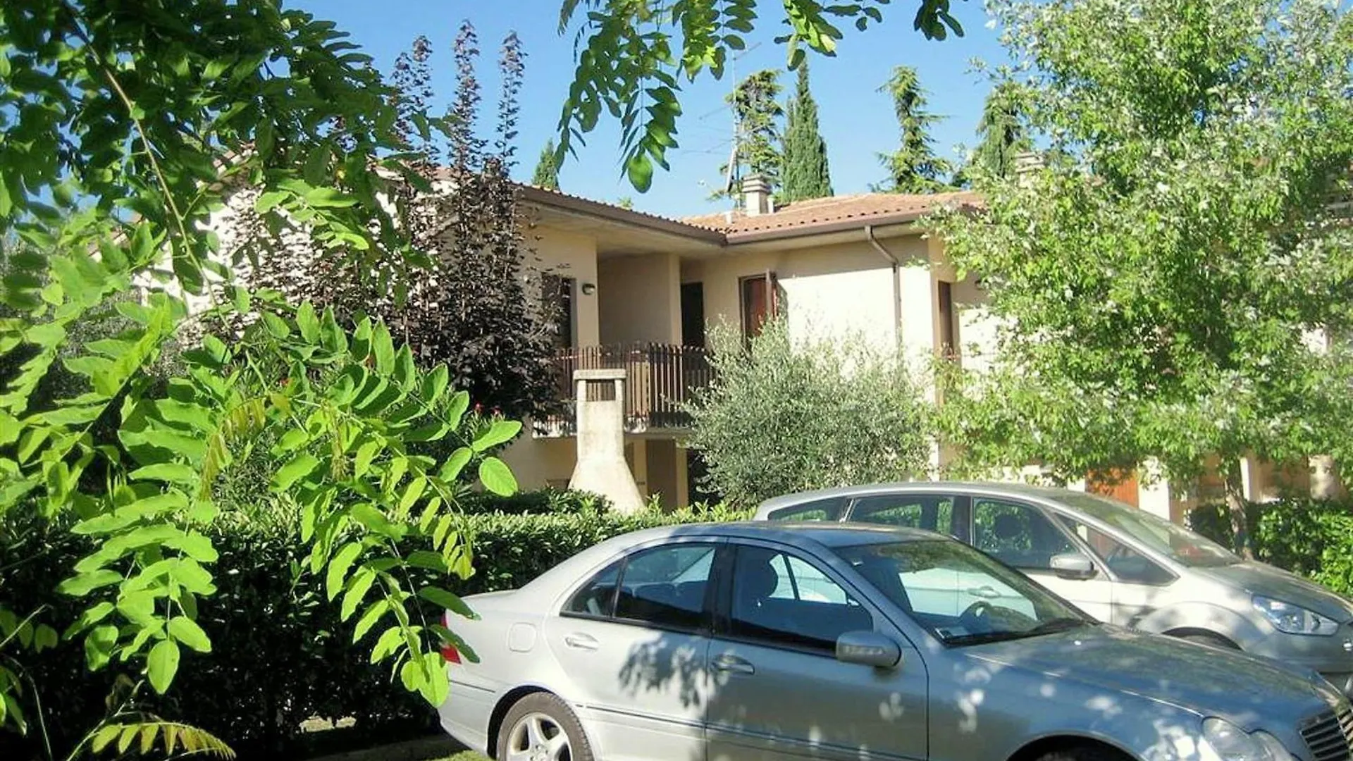 Enticing Holiday Home In Lazise With Swimming Pool 0*,